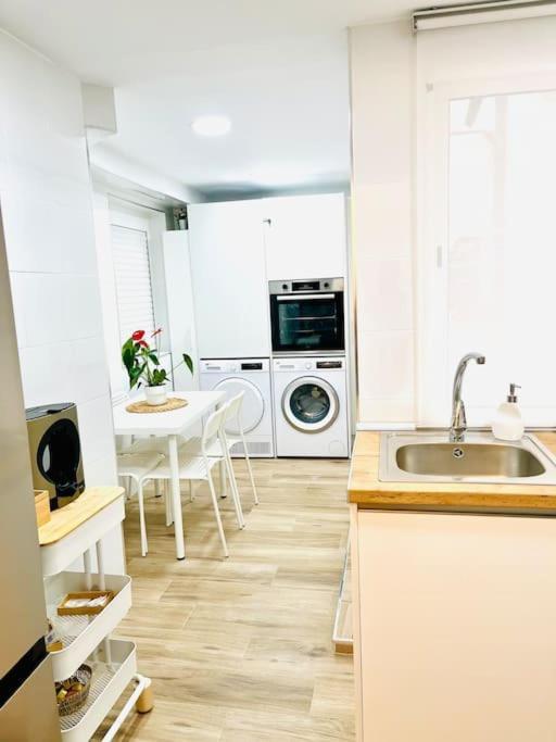 New Spacious And Cozy Apartment - Malaga Zewnętrze zdjęcie
